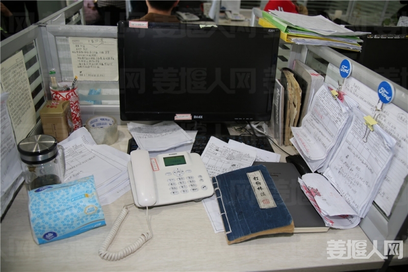 公司员工的工作场所的照片.JPG