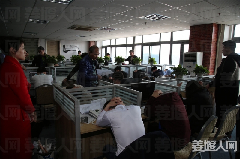 民警抓捕控制现场照片.JPG