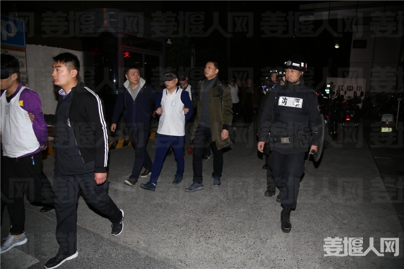 现场扣解上车的照片3.JPG