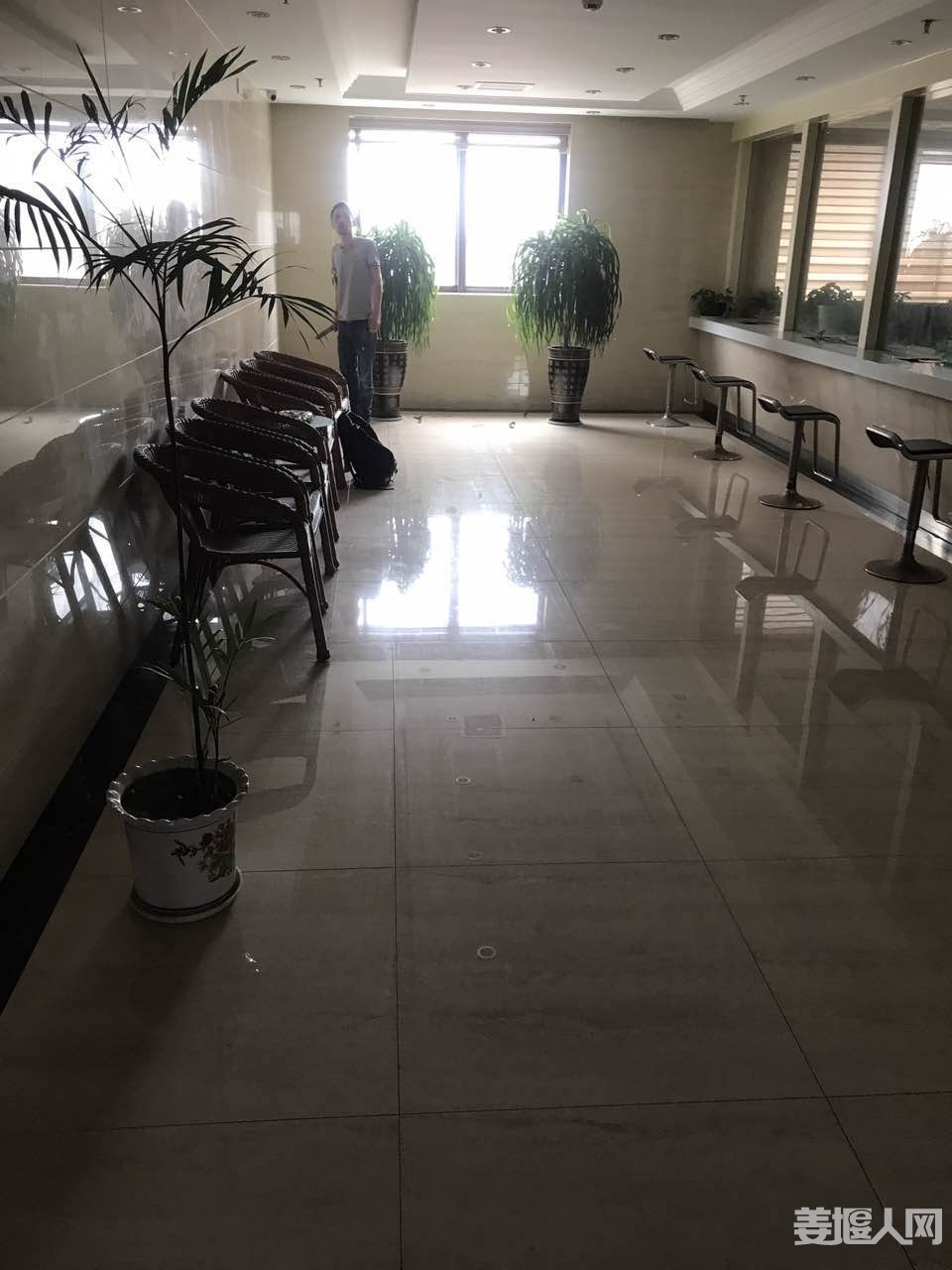 151140h1ow9ua7rbqa99r3.jpg