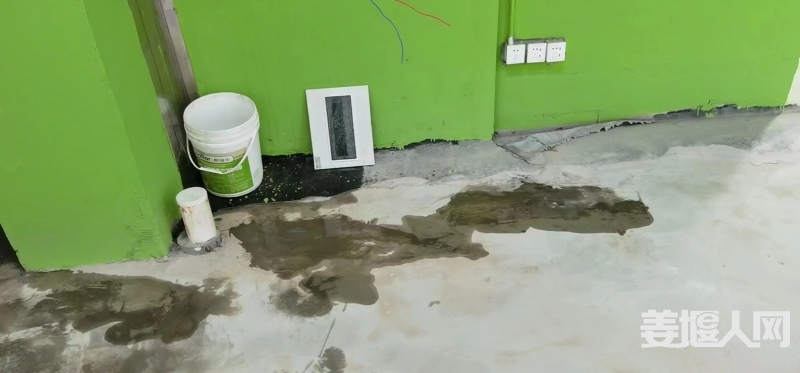 卫生间前漏水.jpg