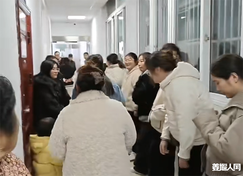 微信视频2025-12-08_20513[00_00_01][20251208-205211].png